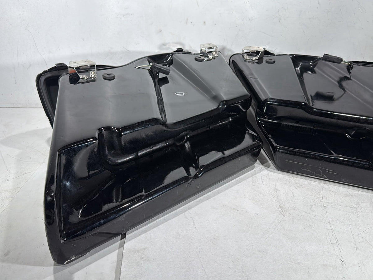 2010 Harley Street Glide Touring FLHX OEM Left Right Saddlebags Luggage NOKey