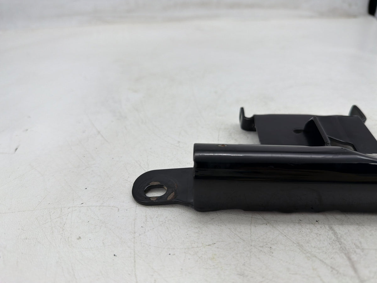 2006 Harley Softail Deuce FXSTDI OEM Seat Bracket Mount Support Mounting