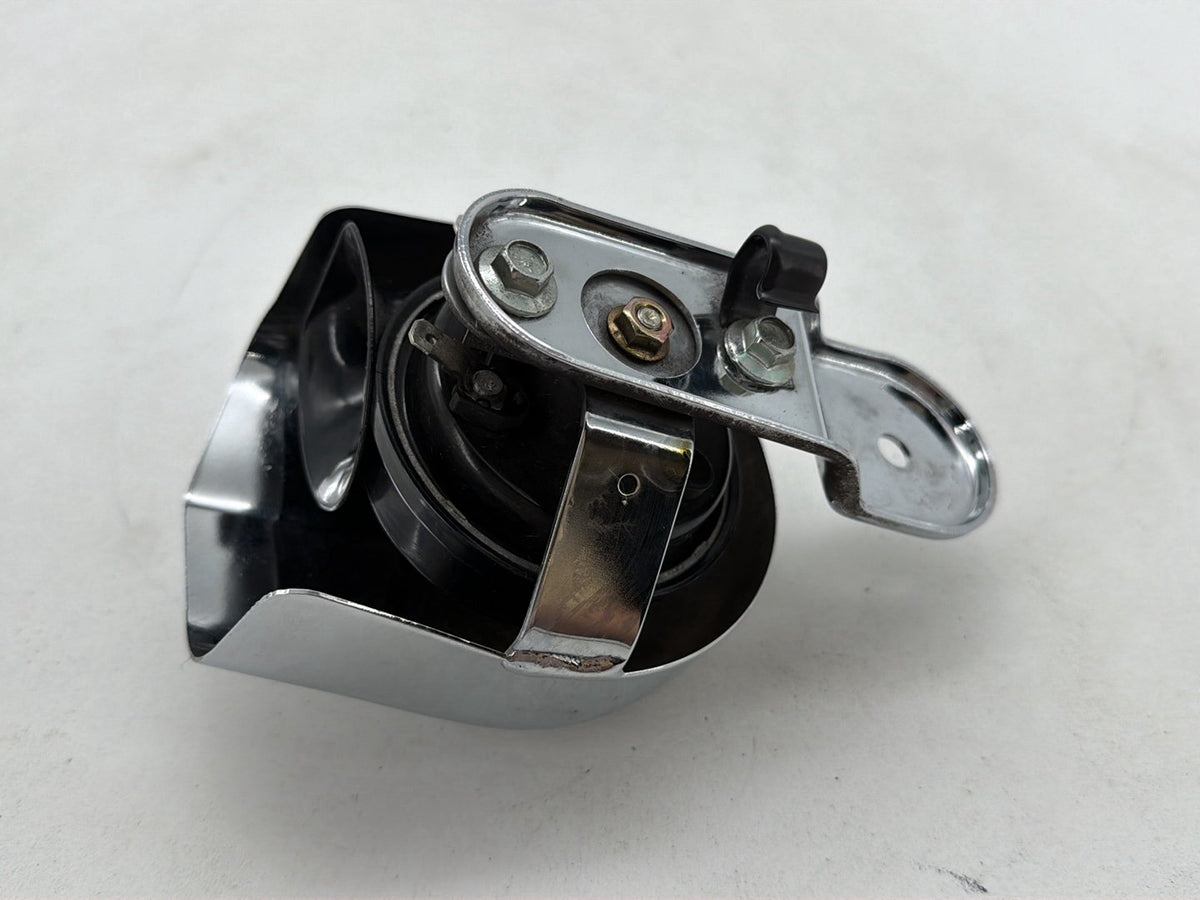 2007 Harley Street Glide Touring FLHX OEM Horn Signal Klaxon Chrome Cover