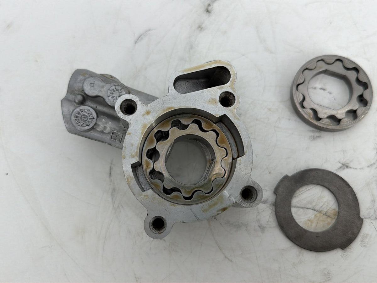 2013 Harley Touring Electra Glide Ultra Twin Cam Engine Oil Pump Cover 26277-06