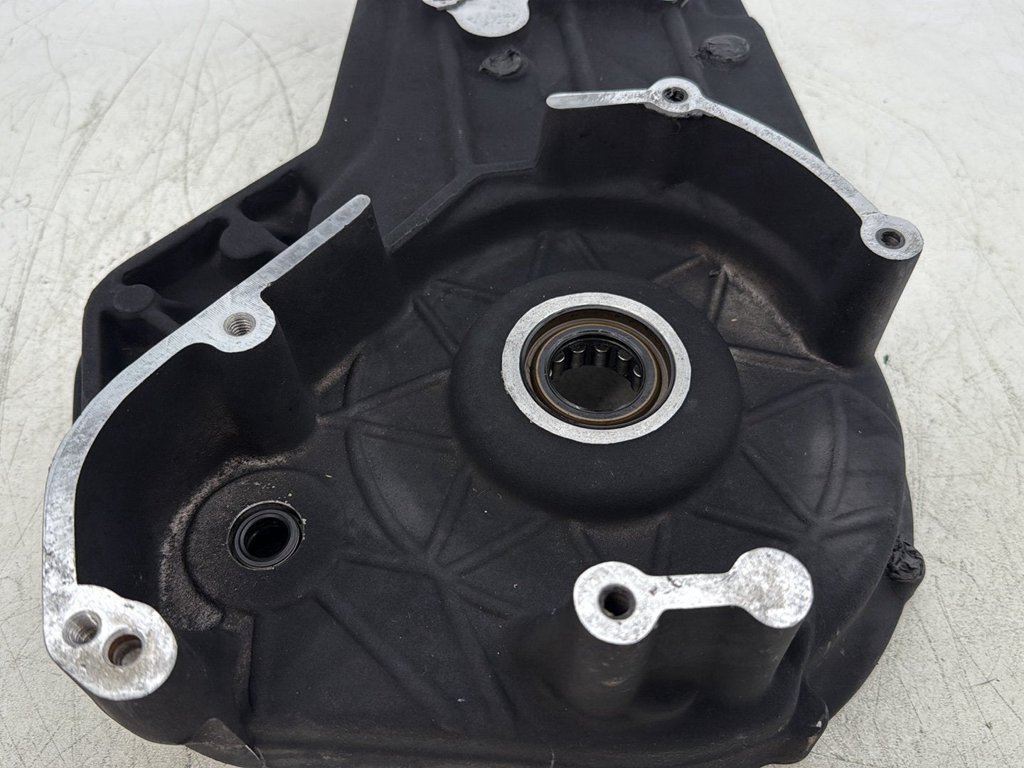 1998 Harley Touring FLHTCUI Electra Glide Ultra OEM Inner Primary Clutch Cover