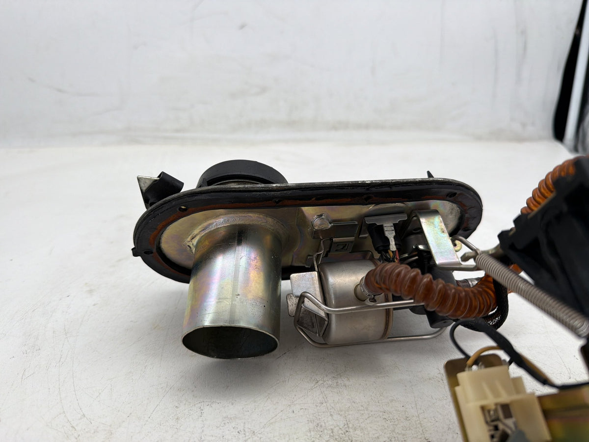 04 Harley Electra Glide Touring Ultra OEM Fuel Pump Gas Gasoline Petrol Sending