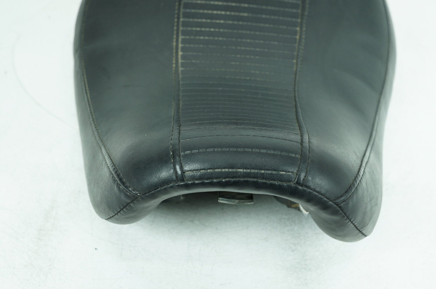 1999 - 2006 Harley-Davidson Dyna Low Rider Passenger Rider Driver Seat Saddle 53078-04