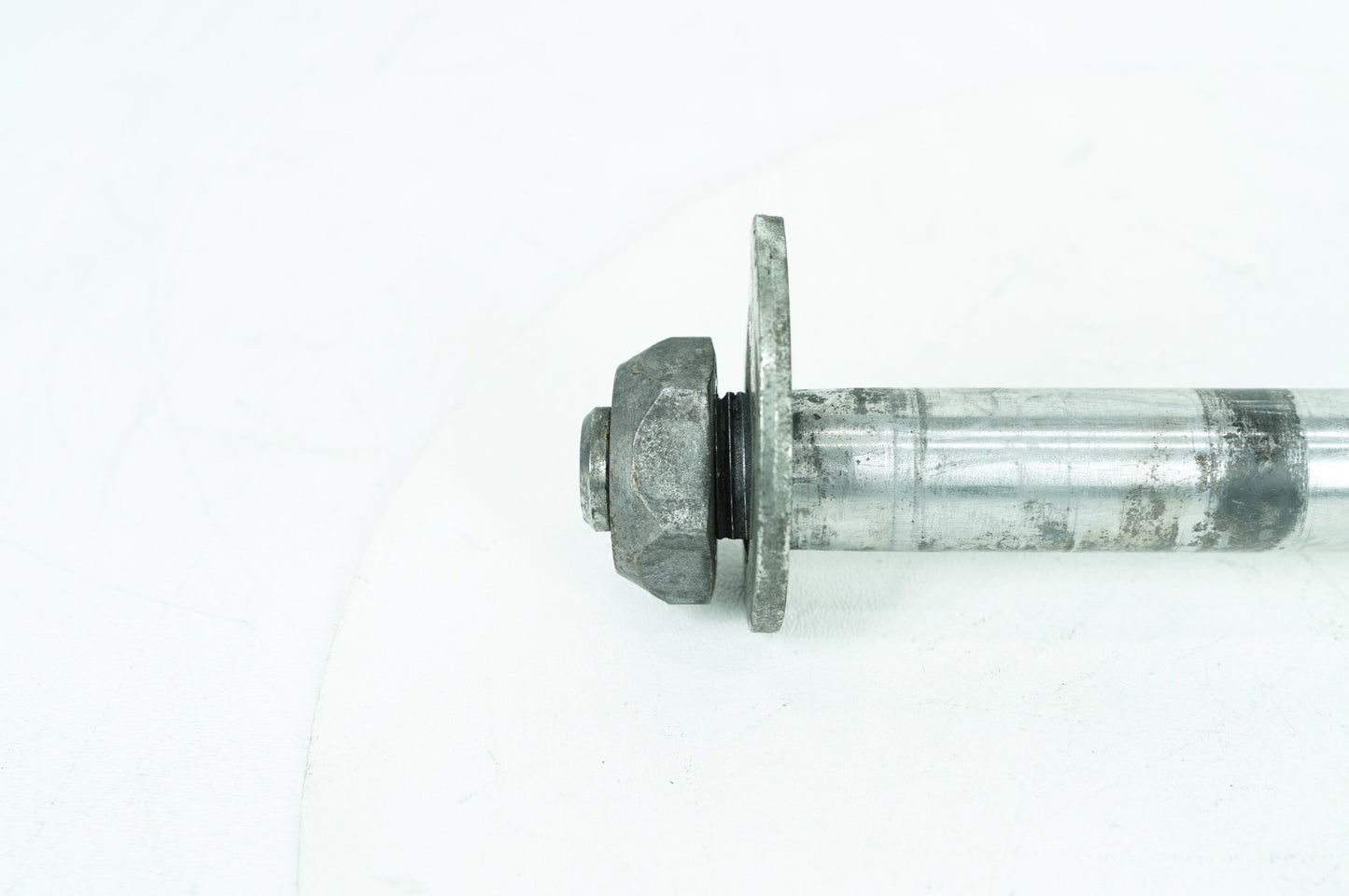 2009 - 2016 Harley-Davidson Touring Road King Classic Rear Wheel Axle Bolt Shaft 41056-09