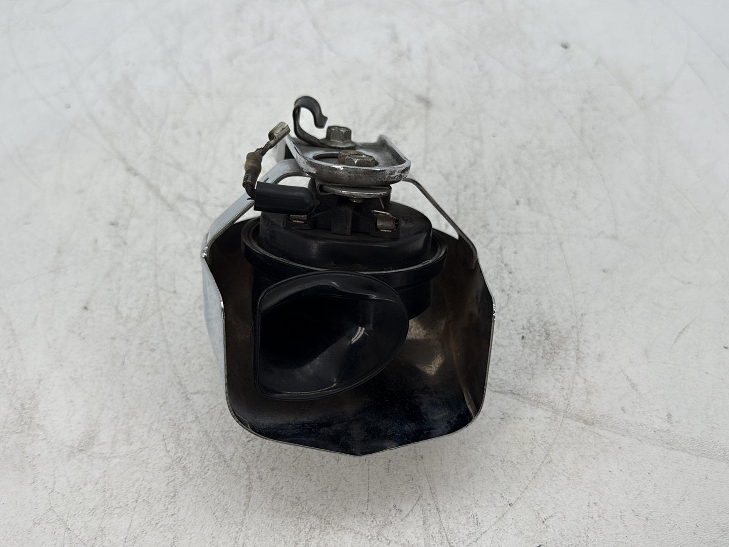 1997 Harley Softail Fat Boy FLSTF OEM Horn Signal Klaxon Chrome Cover 69012-93A