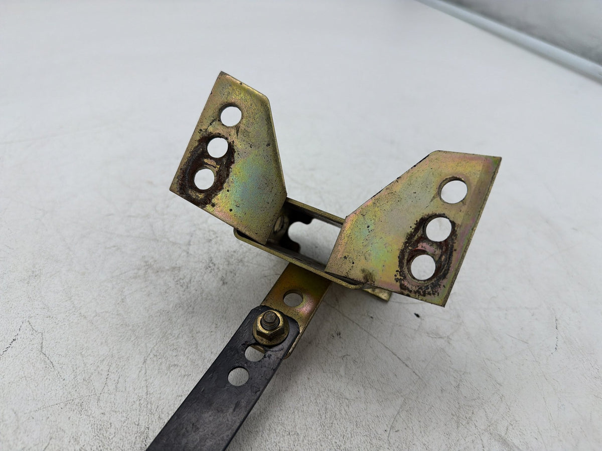 1993 Harley Electra Touring Sport Driver Rider Backrest Bracket Mount 52589-09A