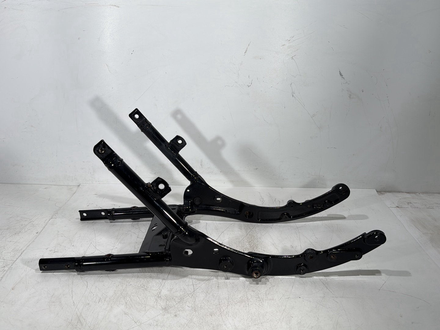 2016 Harley Road King Touring FLHR OEM Rear Back Sub Frame Rail Bar 48079-09BHP