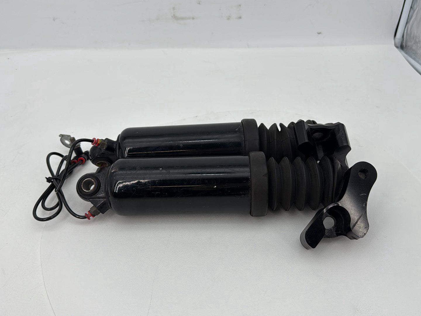2007 - 2011 Harley-Davidson Touring Street Glide Rear Left Right Shock Absorbers 54662-09