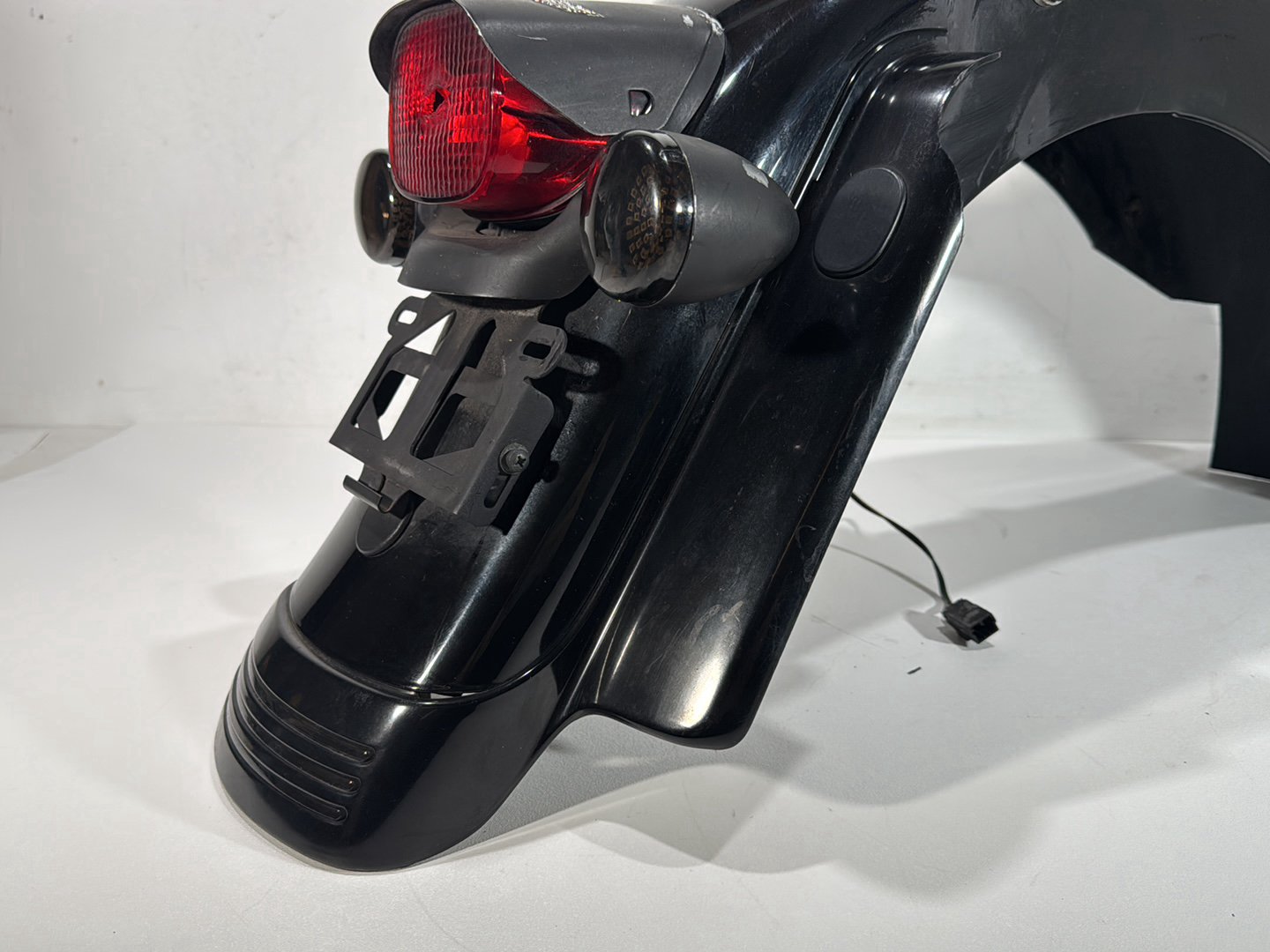 2007 Harley Street Glide Touring FLHX OEM Rear Wheel Fender & Turn Signals Bar