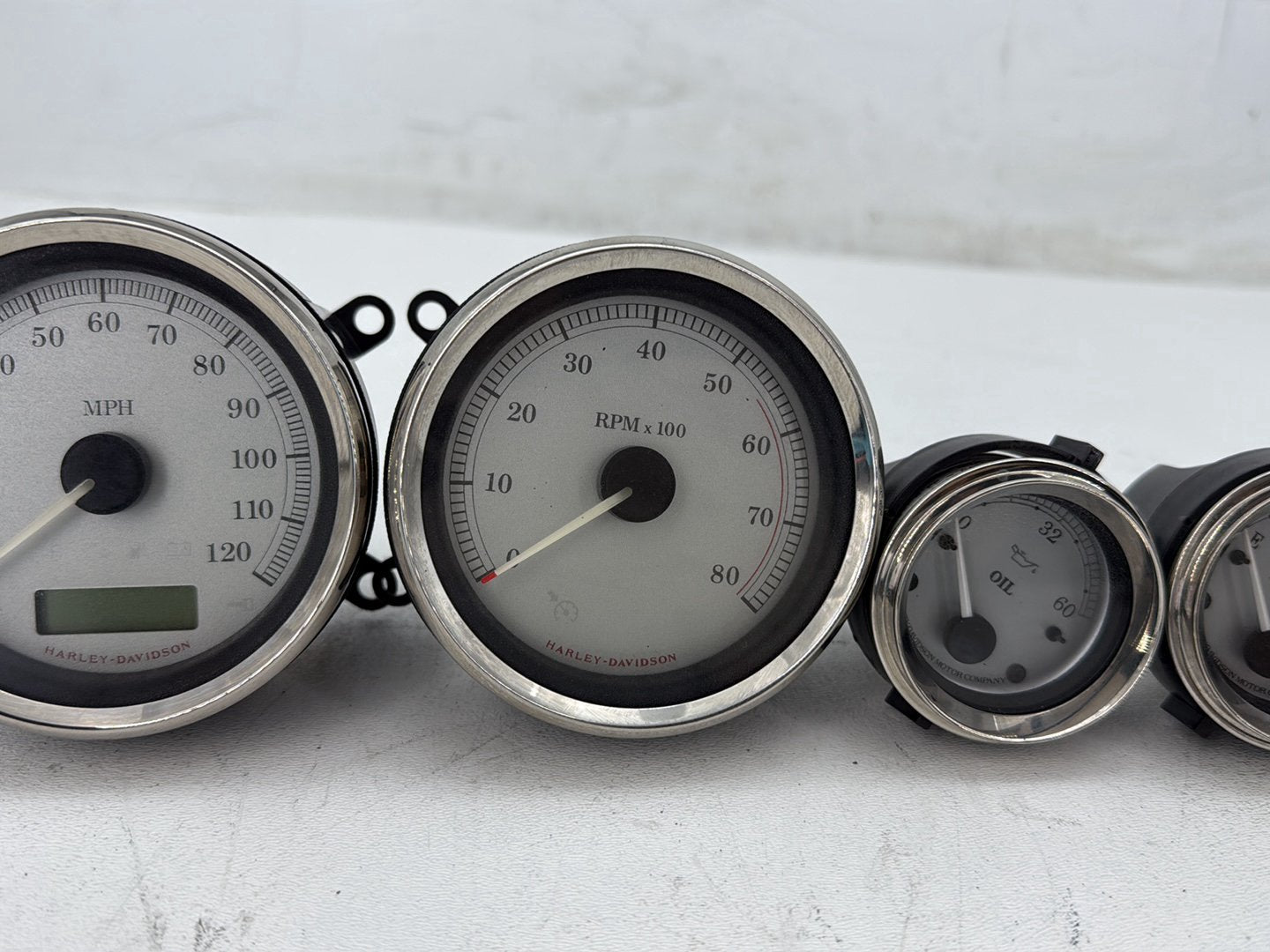 2007 Harley Street Glide Touring OEM Air Oil Volt Fuel Tacho Speedo Gauges 44K