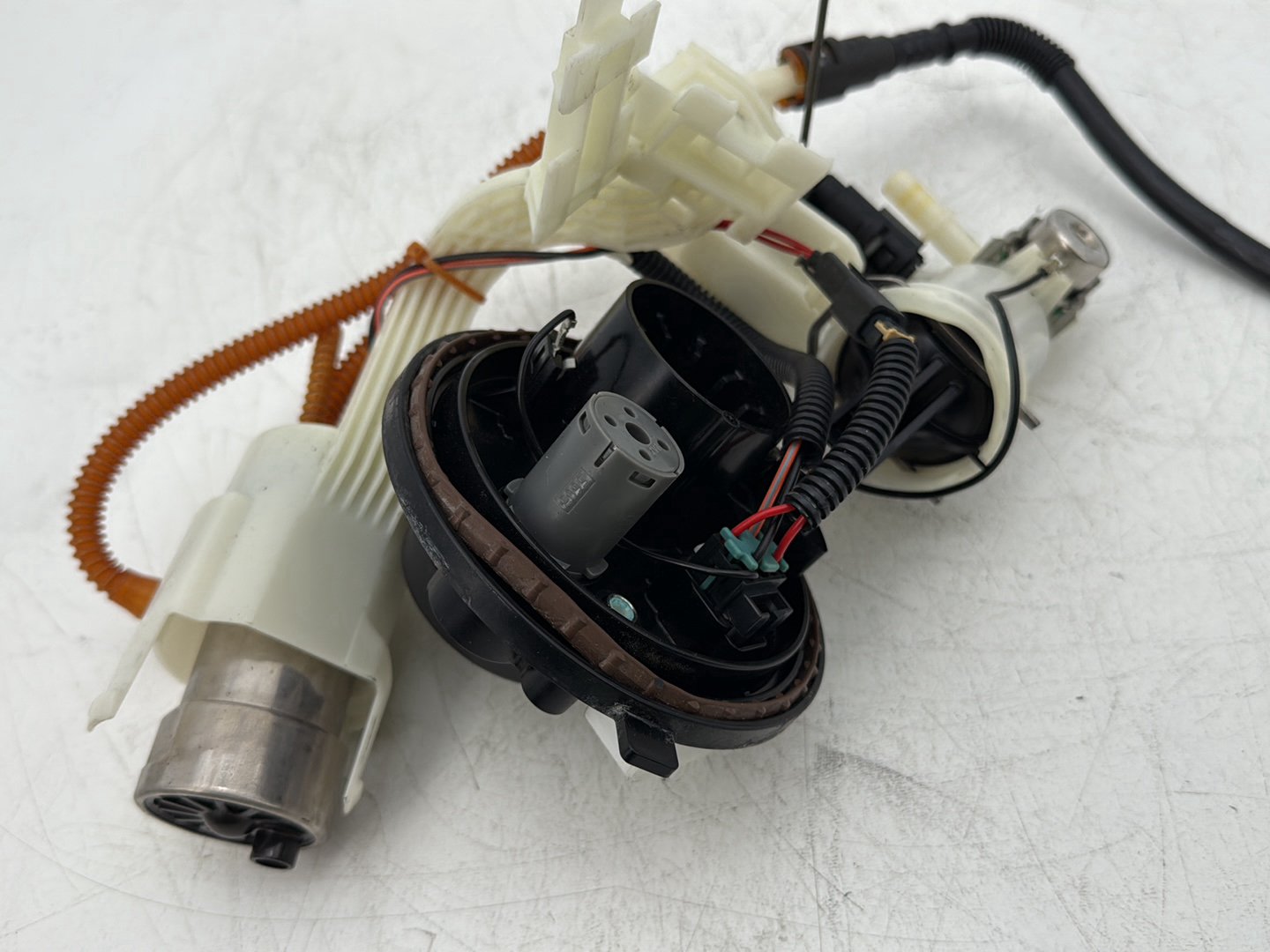 2014 Harley Street Glide Touring FLHXS OEM Fuel Pump Gas Gasoline Petrol Sending