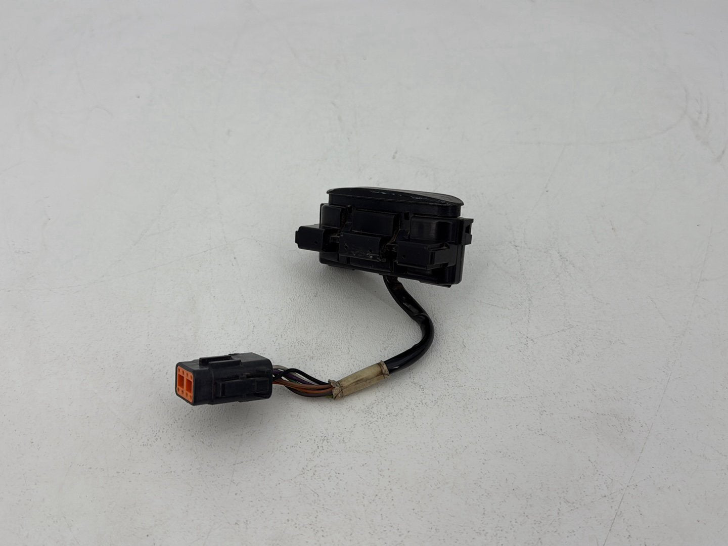 Harley-Davidson Misc  Dash Indicator Lamp Wire Plug In 68892-00A