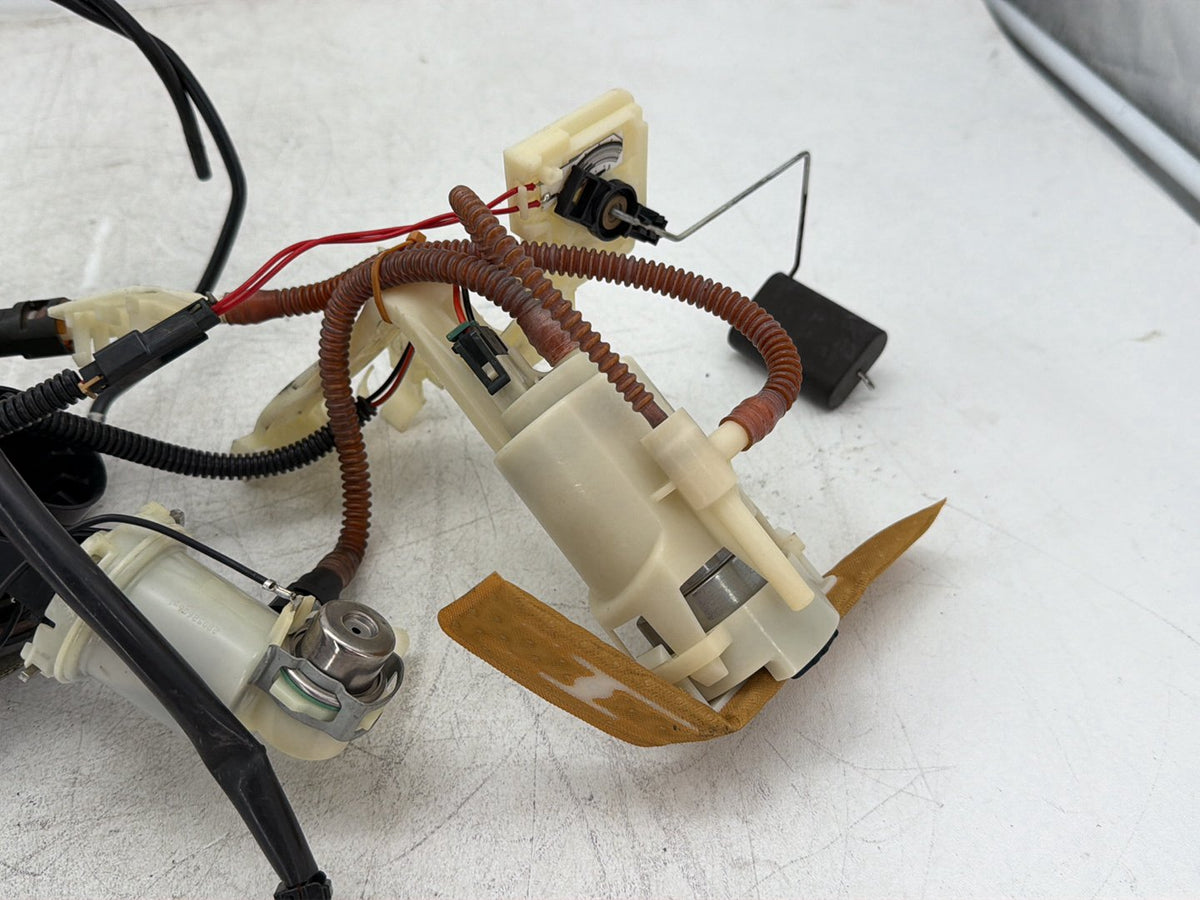 2009 Harley Road Glide Touring FLTR OEM Fuel Pump Gas Gasoline Petrol Sending