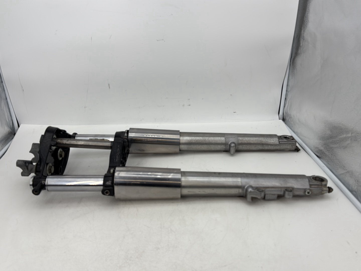 2007 - 2011 Harley-Davidson Touring Electra Glide Ultra Front Triple Tree Set & LH RH Fork Legs Sliders 45435-10