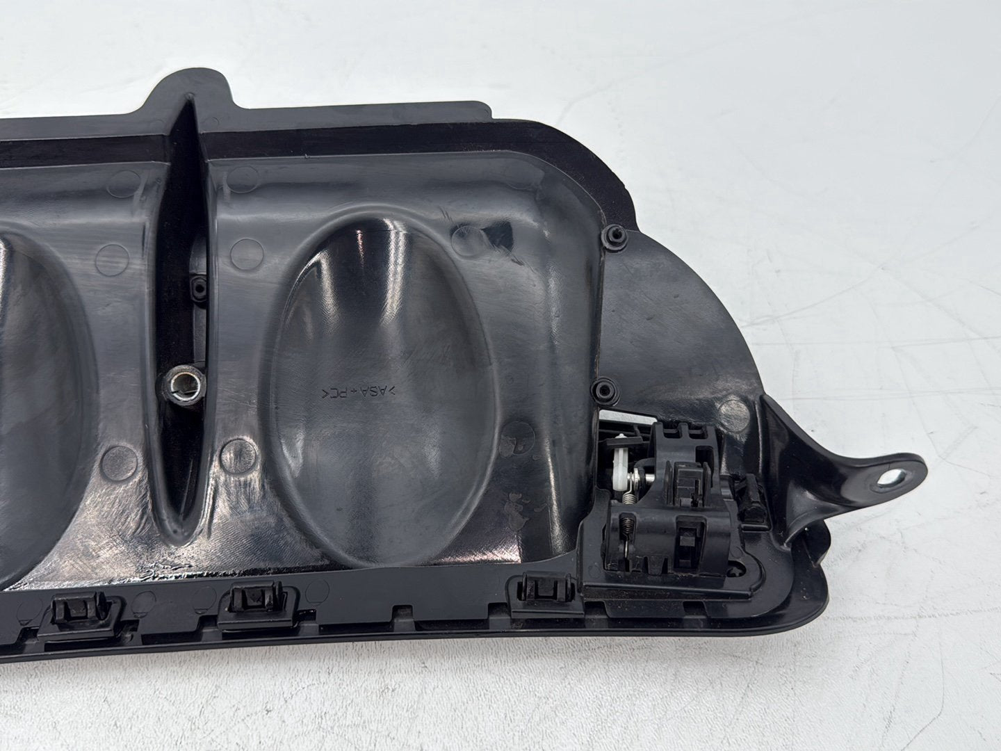 2015 Harley Touring FLHXS Street Glide OEM Front Inner Fairing Air Duct Vent