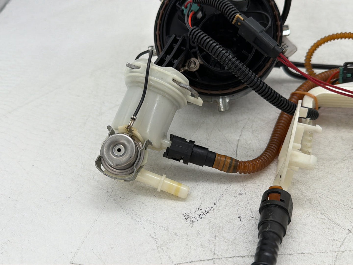 2018 Harley Road Glide Touring FLTRXS OEM Fuel Pump Gas Gasoline Petrol Sending