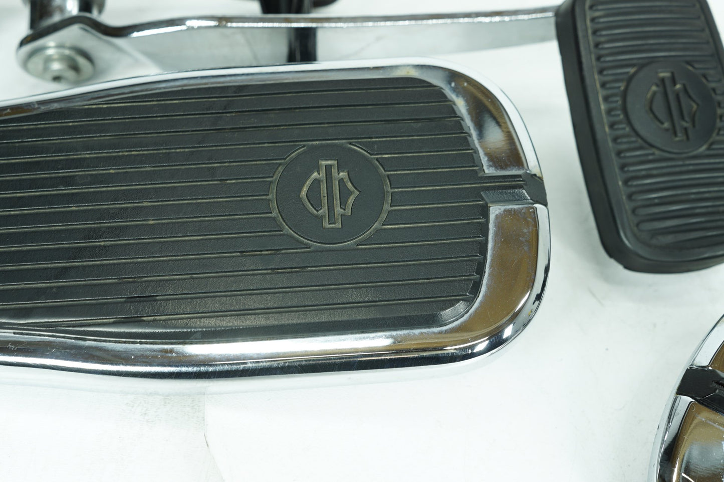 1999 - 2006 Harley-Davidson Softail Deluxe Left Right Driver Floorboard Foot Rest 42431-00A