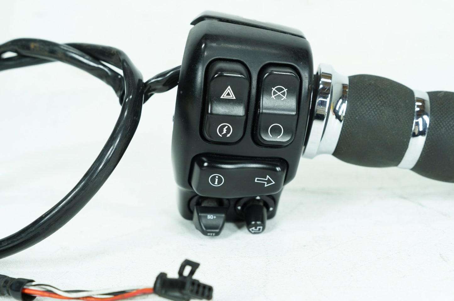 2017 - 2025 Harley-Davidson Touring Road Glide Ultra Right Engine Start Kill Switches Controls 71500129B