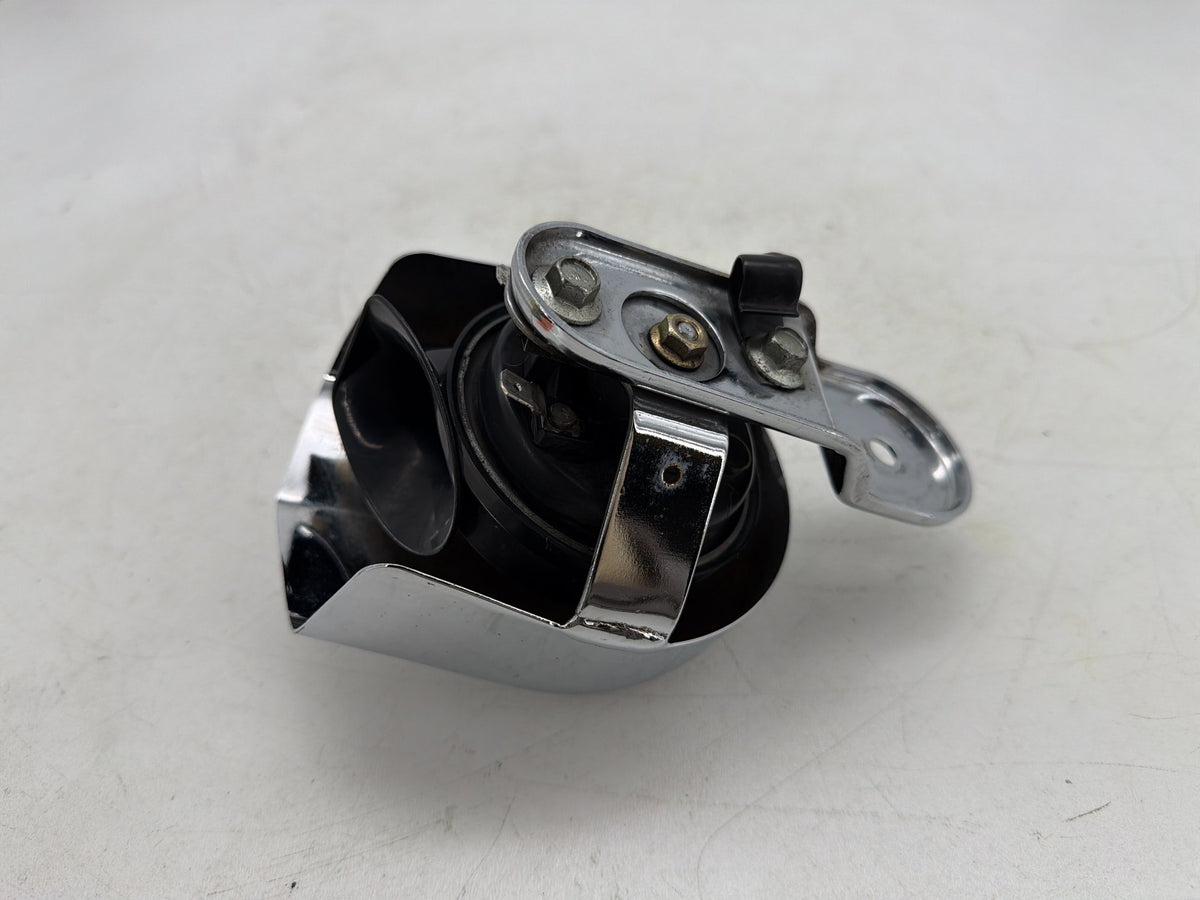 2006 Harley Softail Deuce FXSTDI OEM Horn Signal Klaxon Chrome Cover