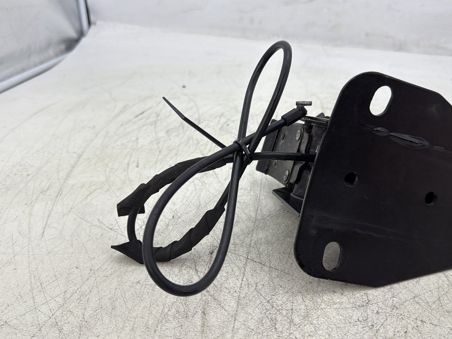2007 Harley Touring FLHTC Electra Glide Classic OEM Adjustable Rider Backrest Lift Mount 52482-01A