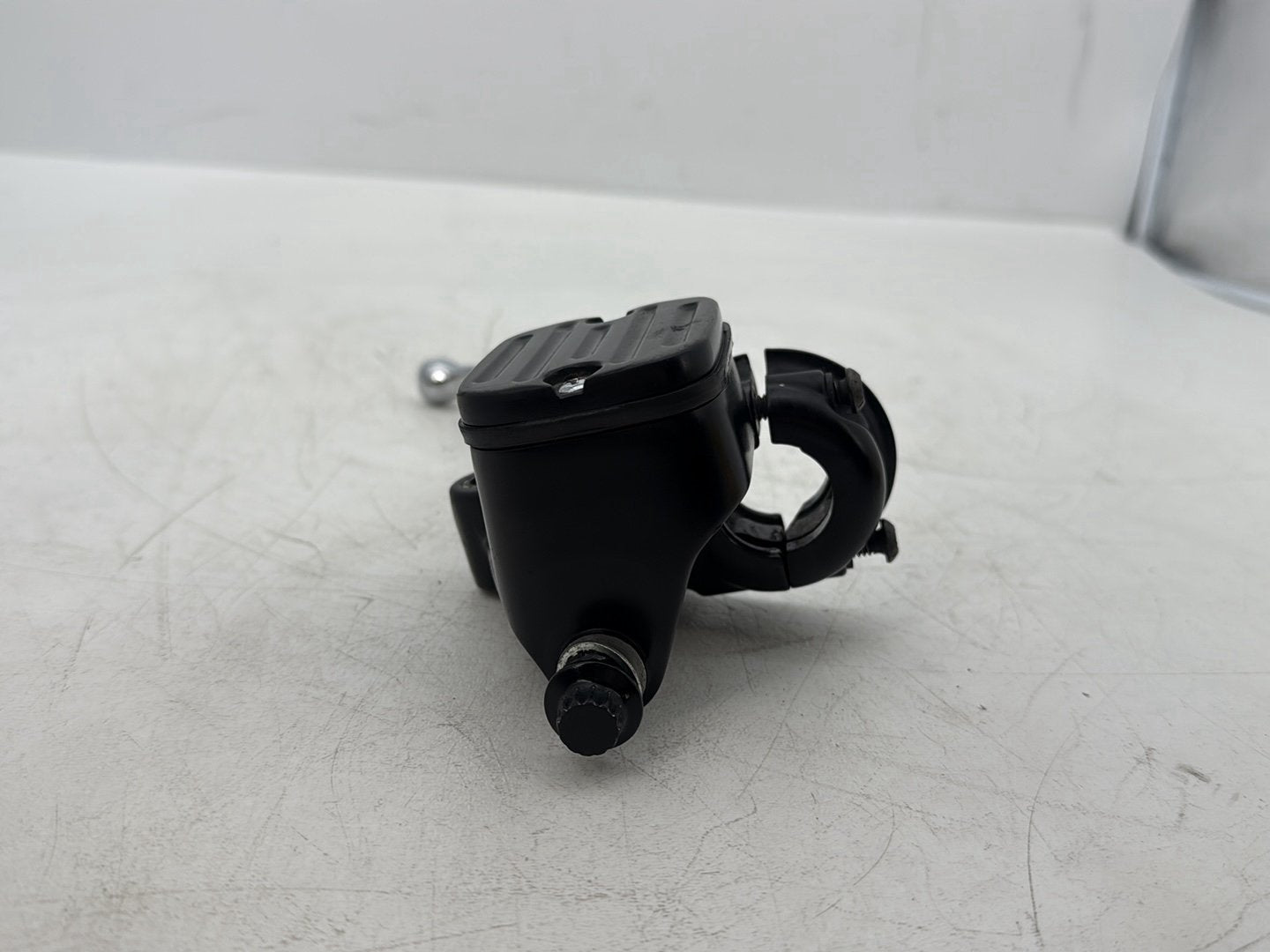 2007 Harley Touring FLHTCU Electra Glide Ultra OEM Front Right Hand Brake Lever Master Cylinder Reservoir