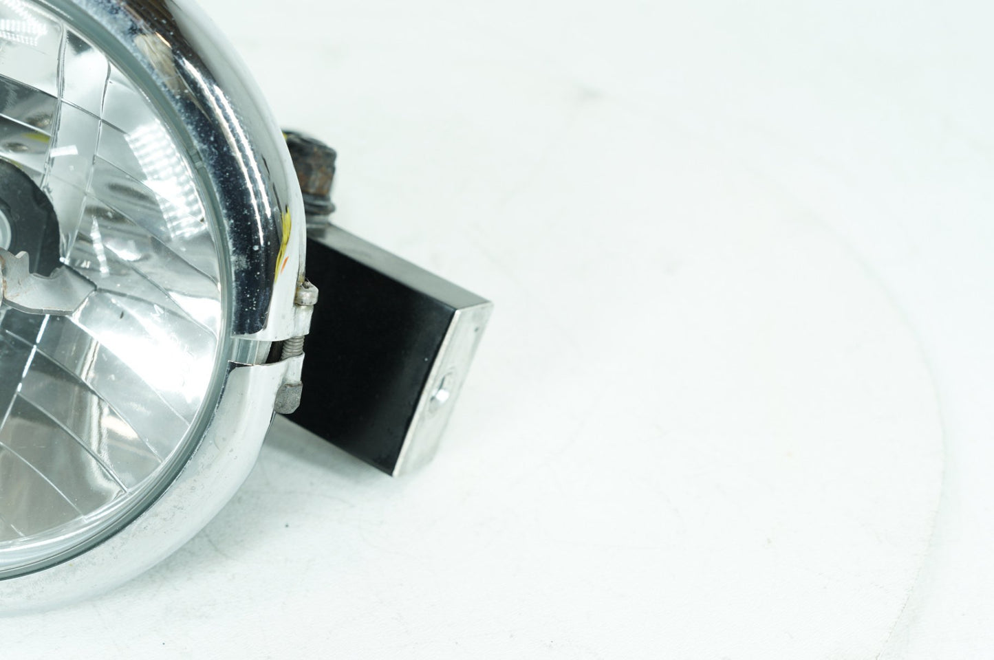 2007 - 2017 Harley-Davidson Dyna Wide Glide Headlight Headlamp Head Light Halogen  	68787-10