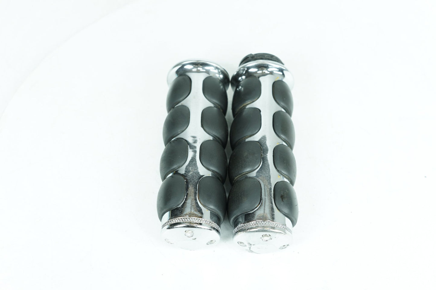 1999 - 2006 Harley-Davidson Softail Fat Boy Front Left Right Handgrip Hand Grips ISO Grips