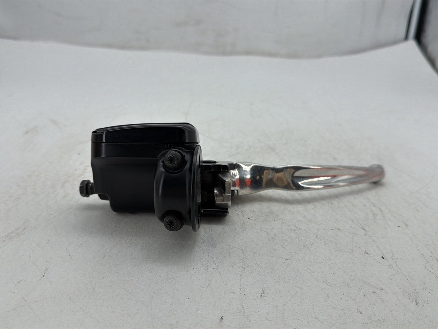 13 Harley Street Glide Touring FLHX OEM Front Right Brake Lever Master Cylinder