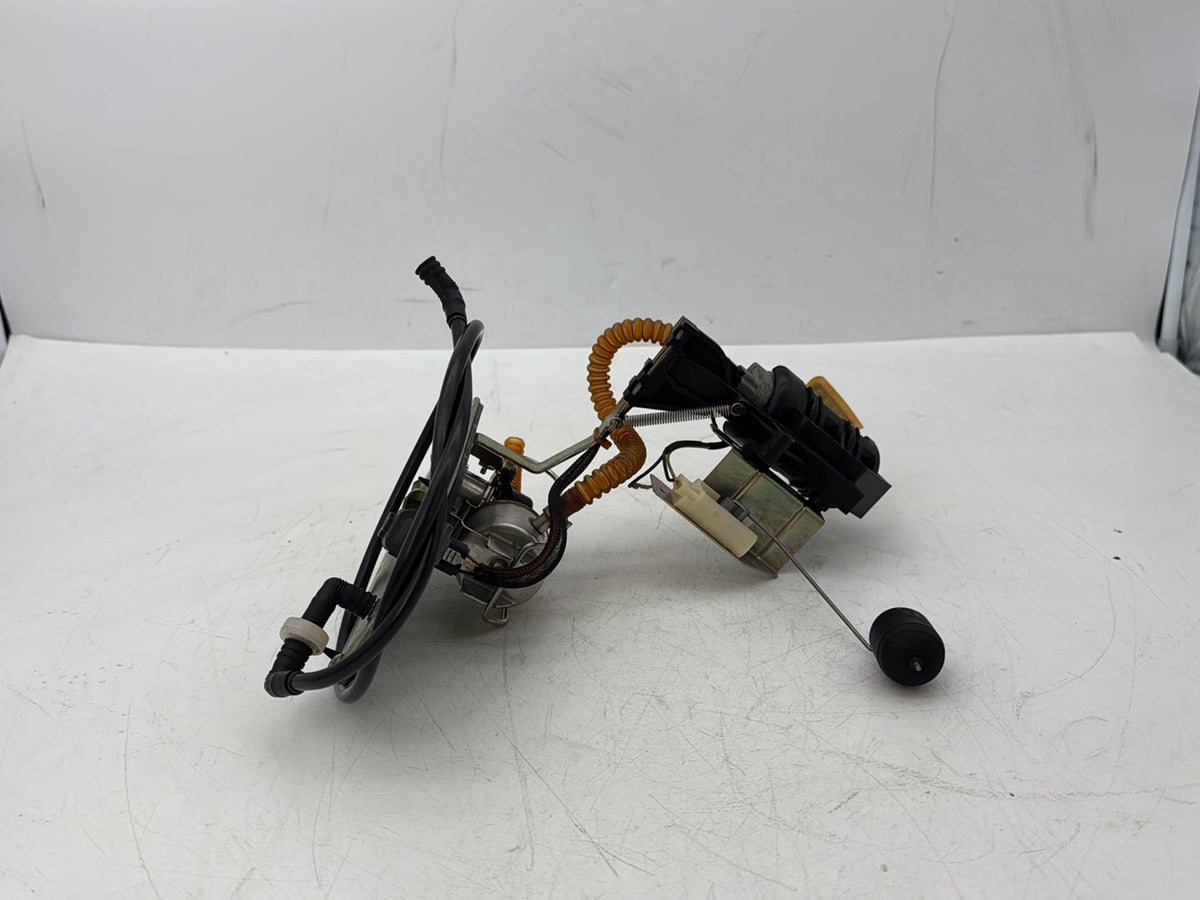 2005 Harley Touring Road King Classic OEM Gas Gasoline Fuel Petrol Pump Sending
