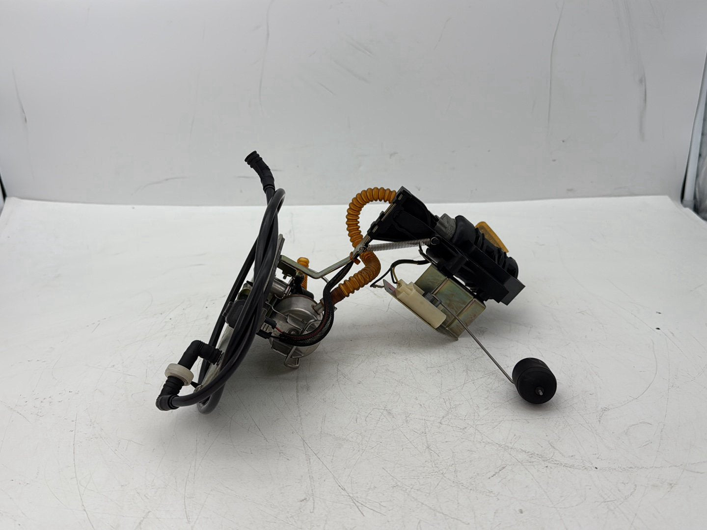 2005 Harley Touring FLHRCI Road King Classic OEM Gas Gasoline Fuel Petrol Pump Sending