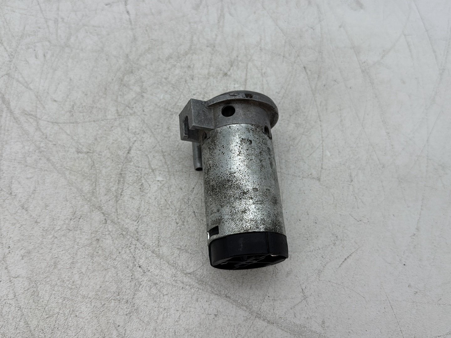 2005 Harley Electra Glide Touring Ultra FLHTCUI OEM EVAP Vapor Charcoal Fuel Emission Canister