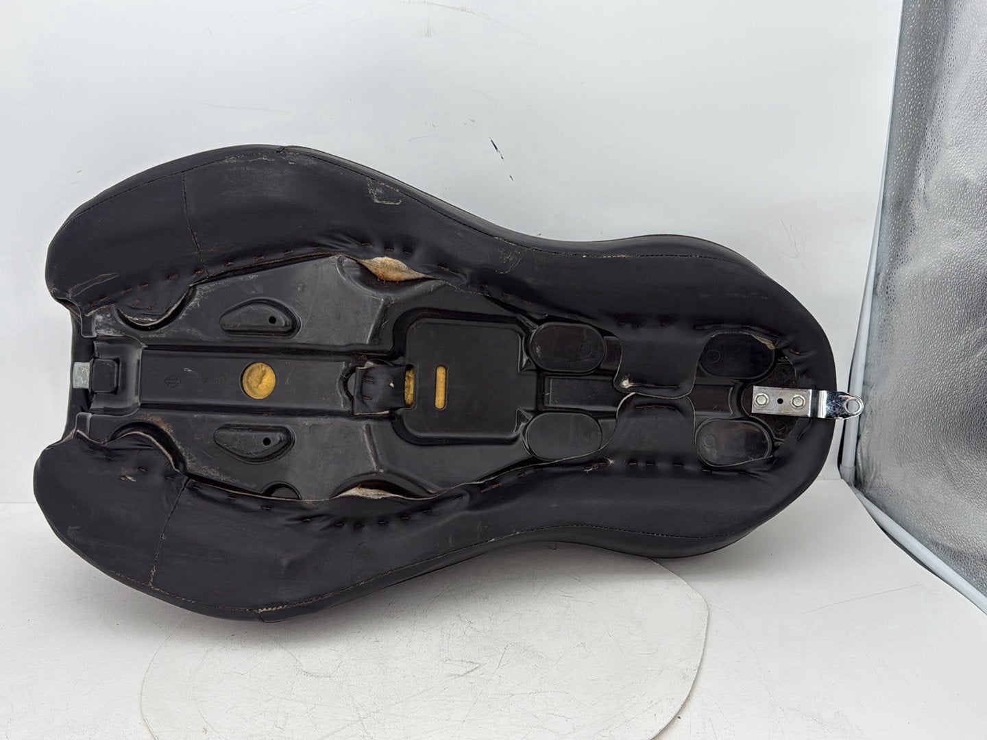 2007 - 2012 Harley-Davidson Dyna Super Glide Passenger Rider Driver Seat Saddle   53077-06
