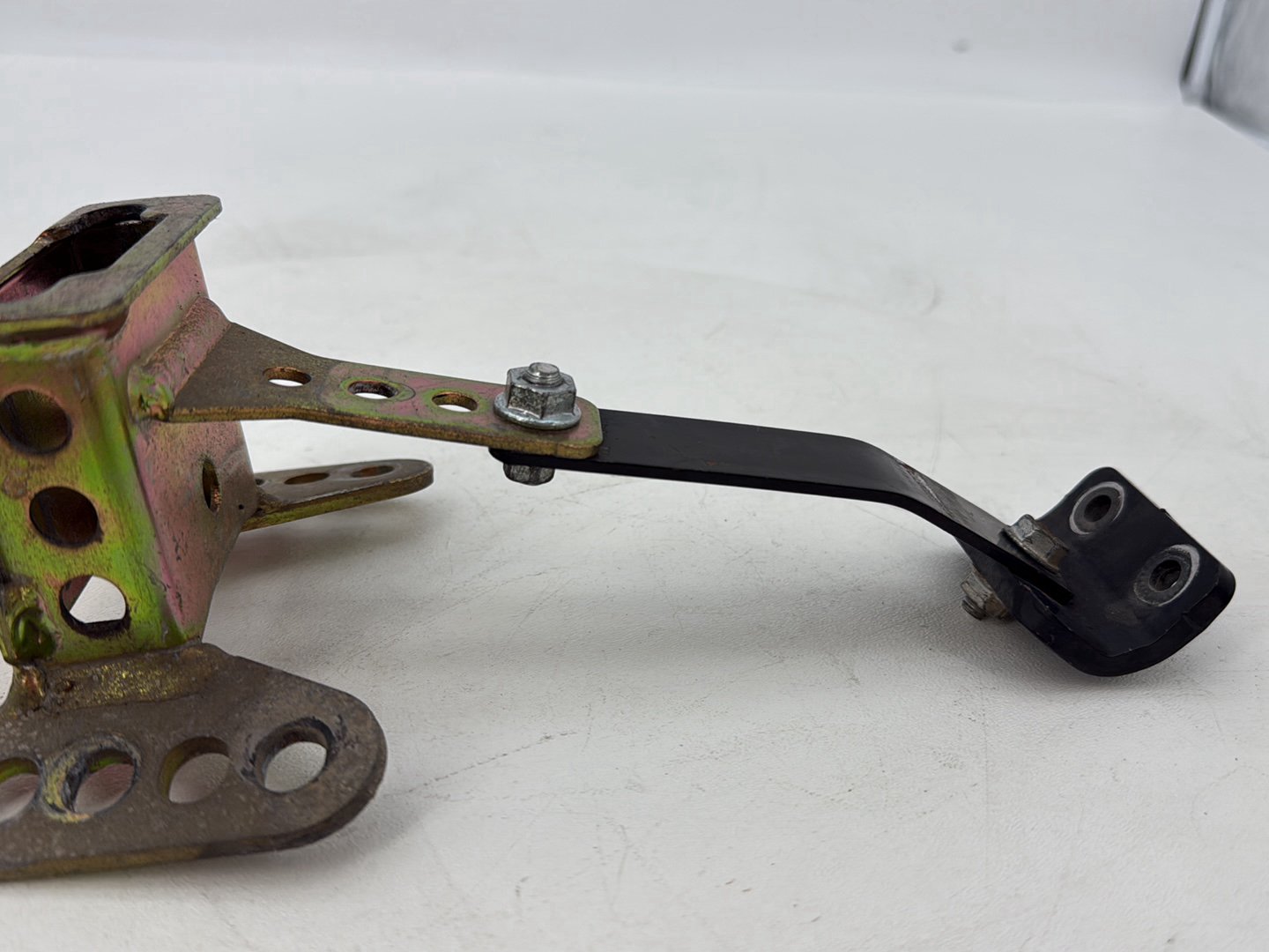 2007 - 2011 Harley-Davidson Touring Electra Glide Ultra Front Driver Rider Backrest Bracket Mount 52589-09A