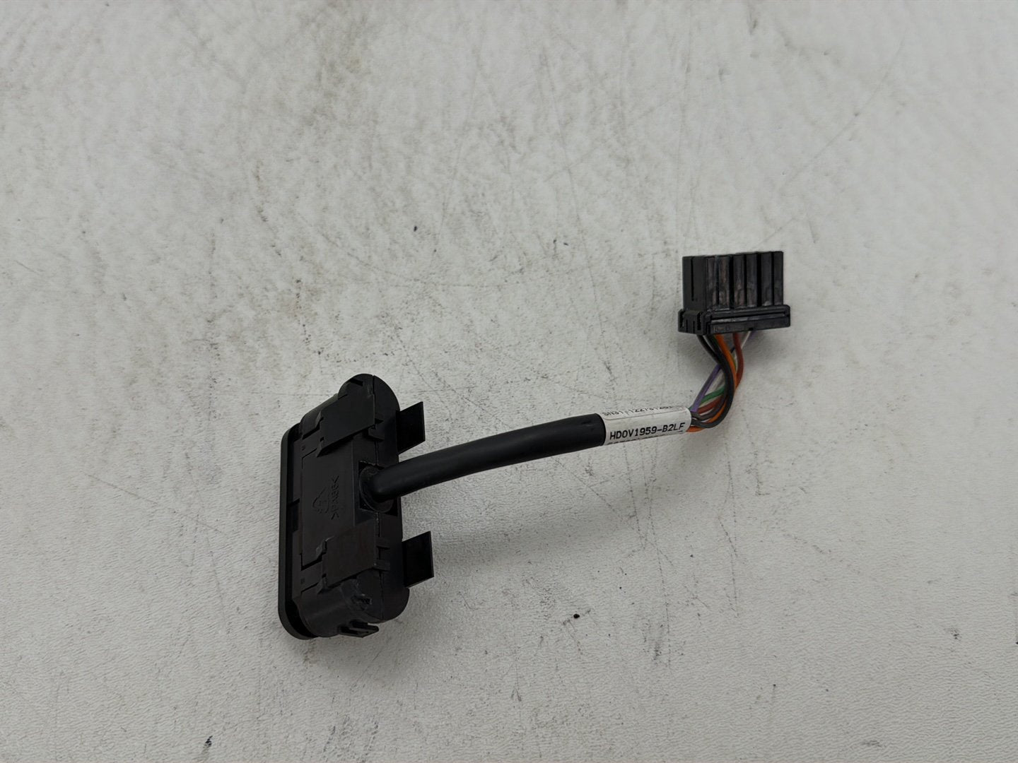 13 Harley Street Glide Touring FLHX OEM Dash Indicator Lamp Wire Plug 68789-96A