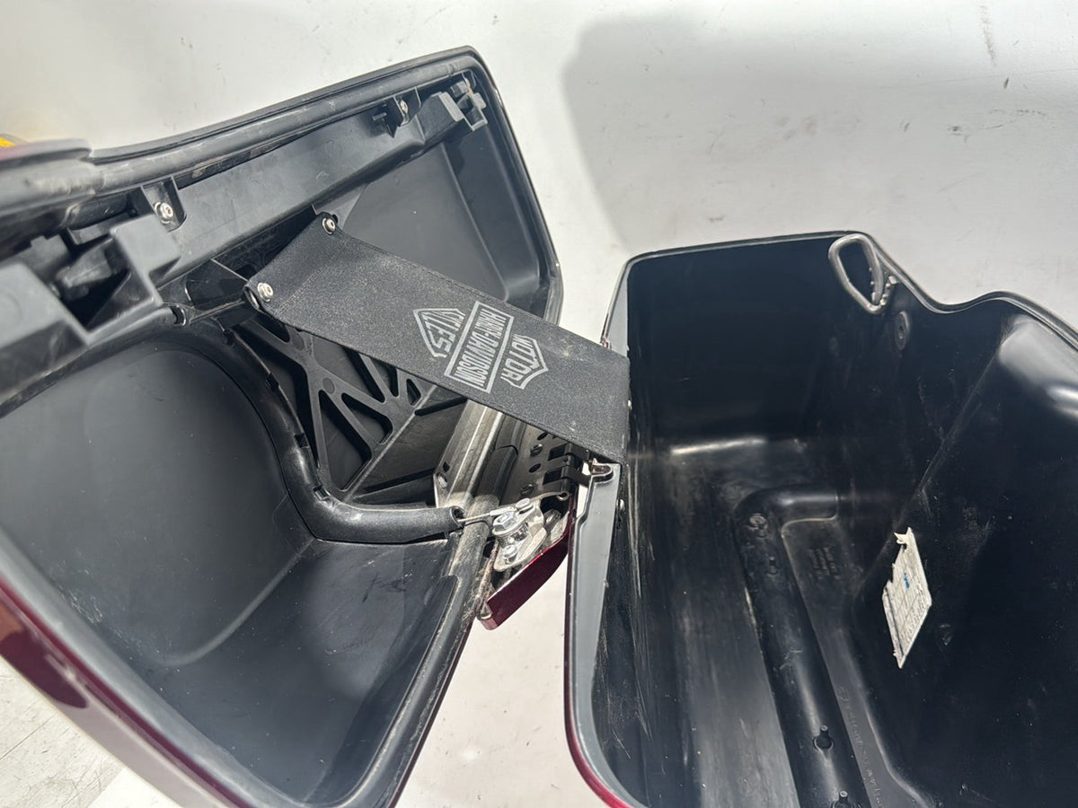 2014 Harley Street Glide OEM Left 1 Saddlebag Luggage NO Key SCRATCHED
