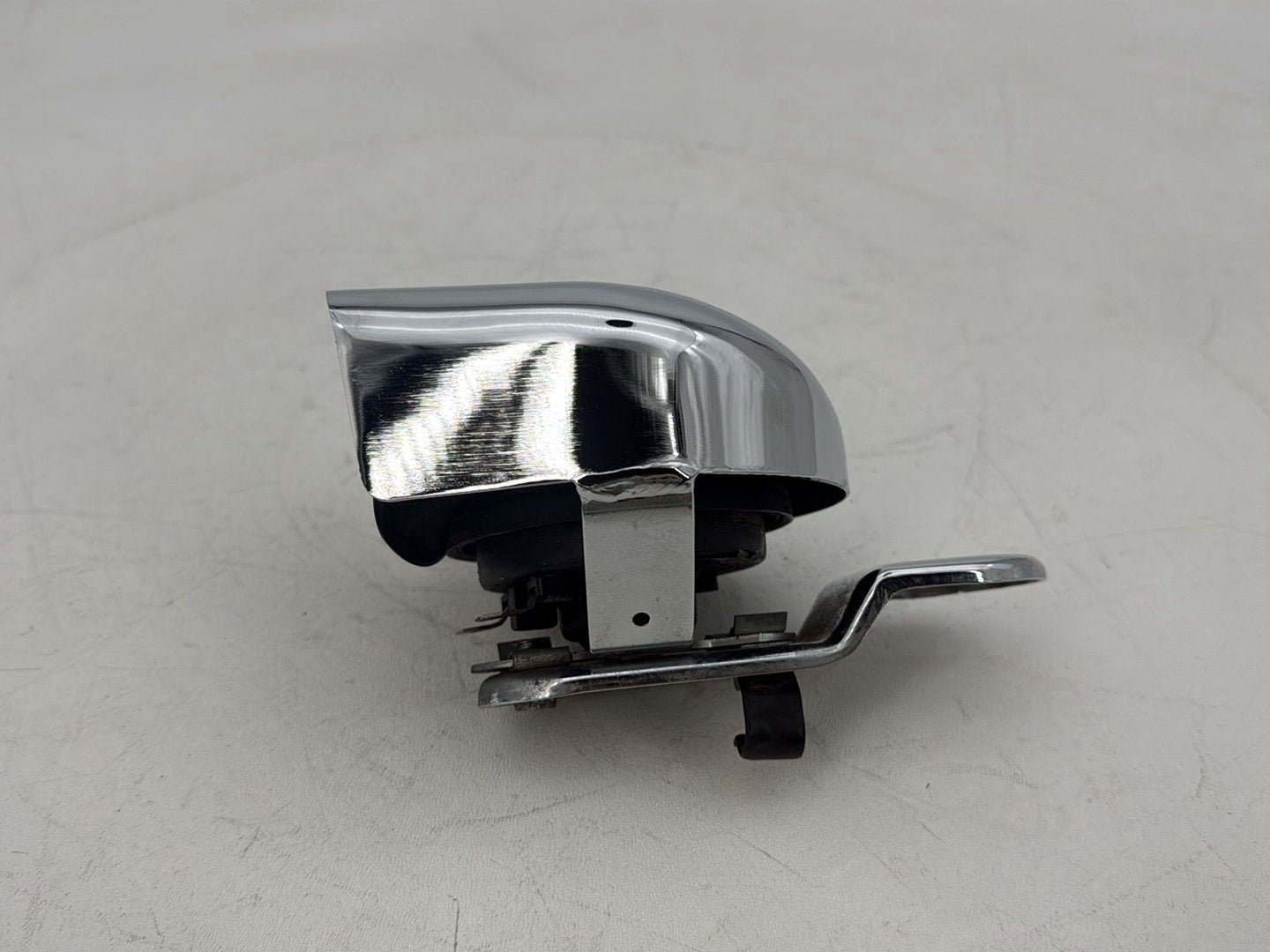 1999 - 2006 Harley-Davidson Touring Electra Glide Horn Signal Klaxon Chrome Cover 69012-93A