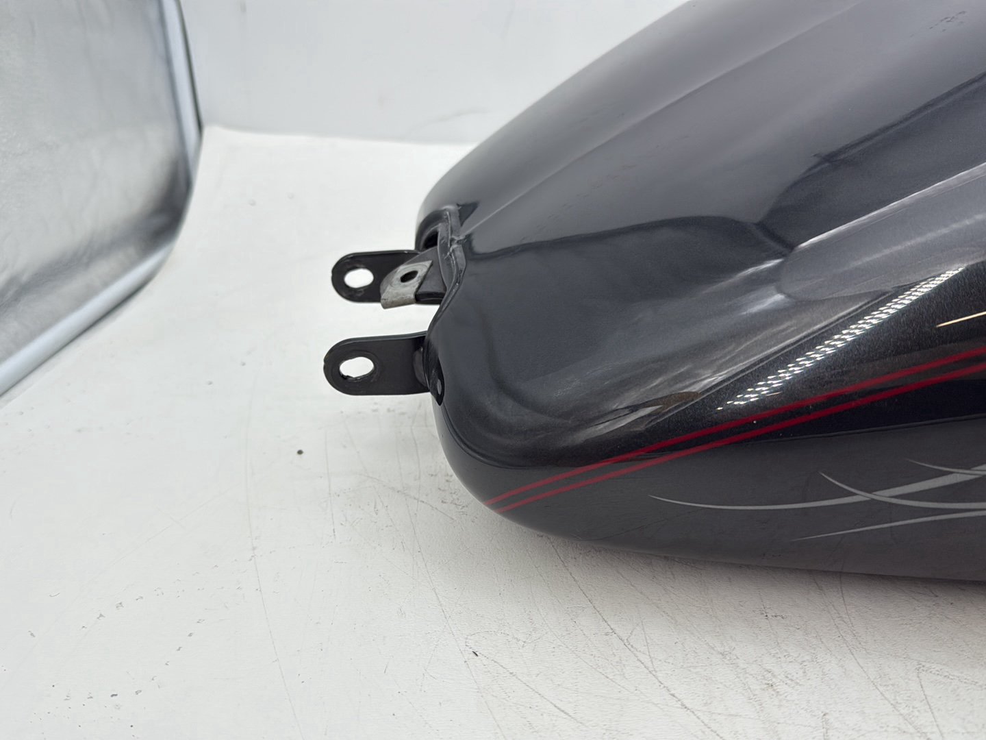 2005 Harley Dyna FXDWG Wide Glide OEM Fuel Gas Tank Gasoline Reservoir