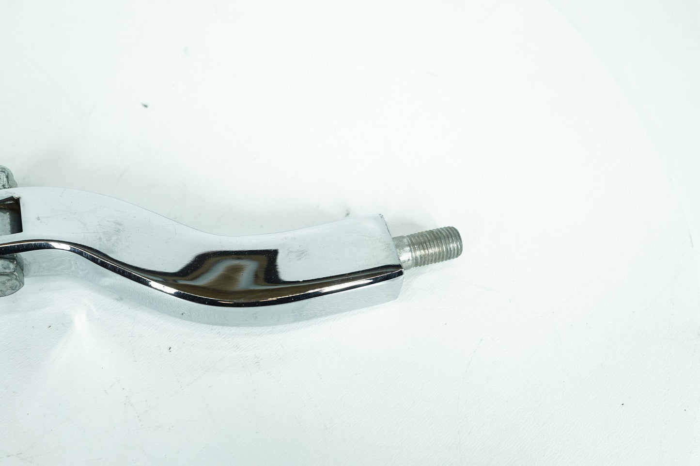 1999 - 2006 Harley-Davidson Dyna Wide Glide Rear Passenger 1 Foot Peg Step Rest  	49165-90