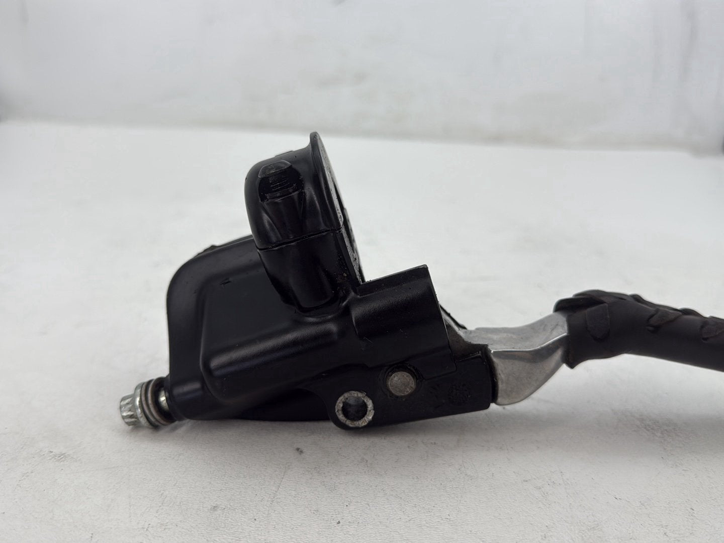 1998 Harley Road King Touring FLHRCI Classic OEM Front Right Brake Lever Master Cylinder