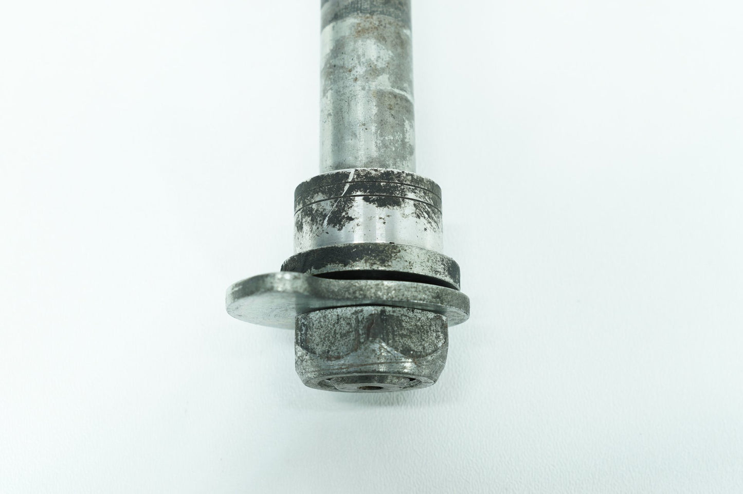 2007 - 2011 Harley-Davidson Touring Electra Ultra Rear Wheel Axle Bolt Shaft 41056-09