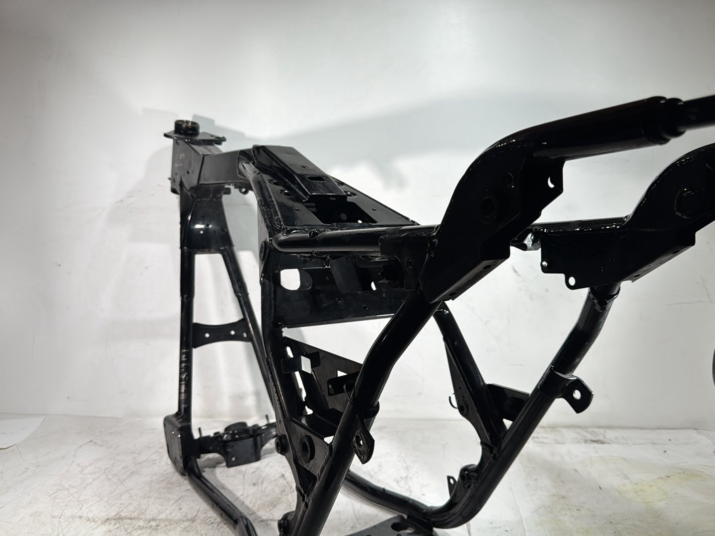 2007 Harley Street Glide Touring FLHX OEM Body Main Frame Chassis SLVG