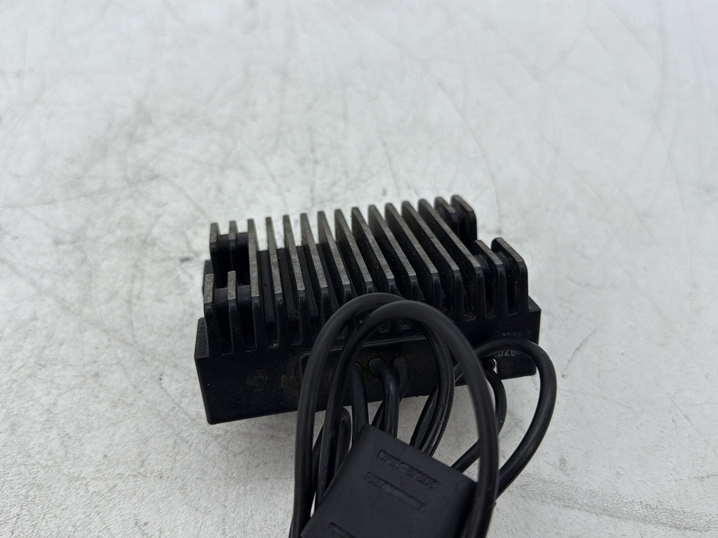 2000 Harley Dyna FXDWG Wide Glide OEM Voltage Regulator Rectifier
