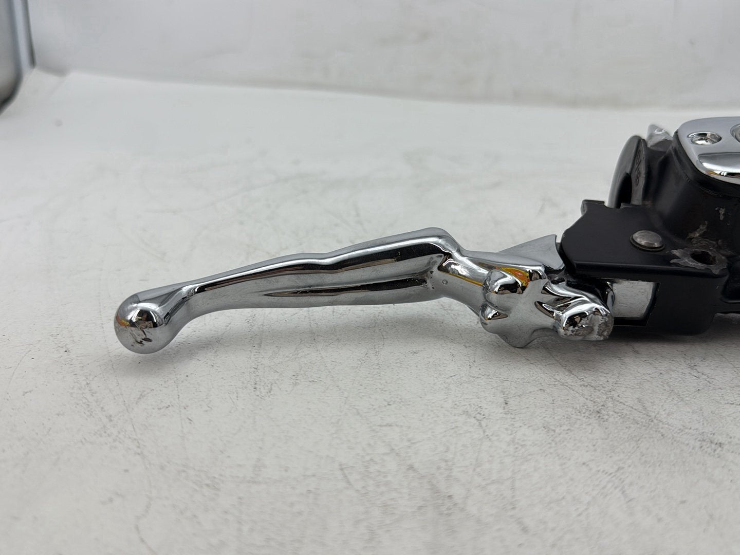 2006 Harley Dyna FXDWGI Wide Glide OEM Front Right Brake Lever Master Cylinder