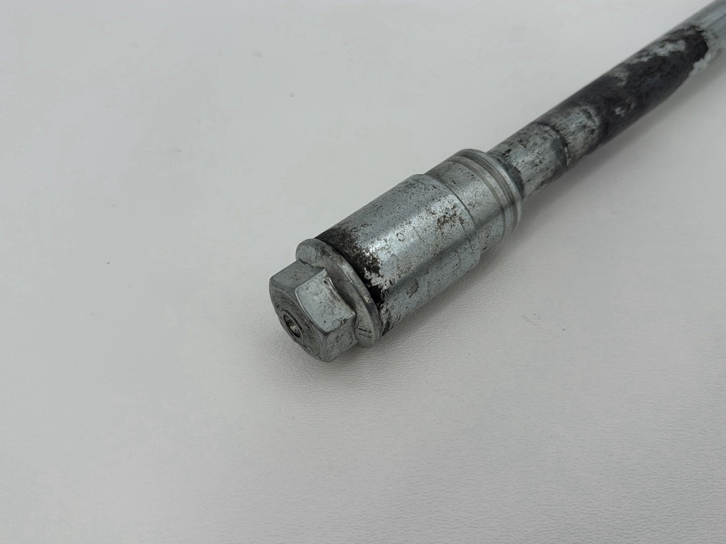 1999 - 2006 Harley-Davidson Dyna Wide Glide Rear Wheel Axle Bolt Shaft 41114-90