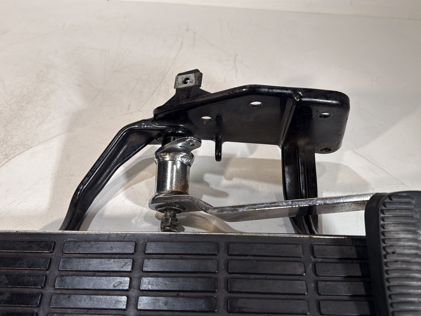 1986 - 1998 Harley-Davidson Softail Heritage Classic Right Driver 1 Floorboard Foot Rest 42431-87A , 42407-87C