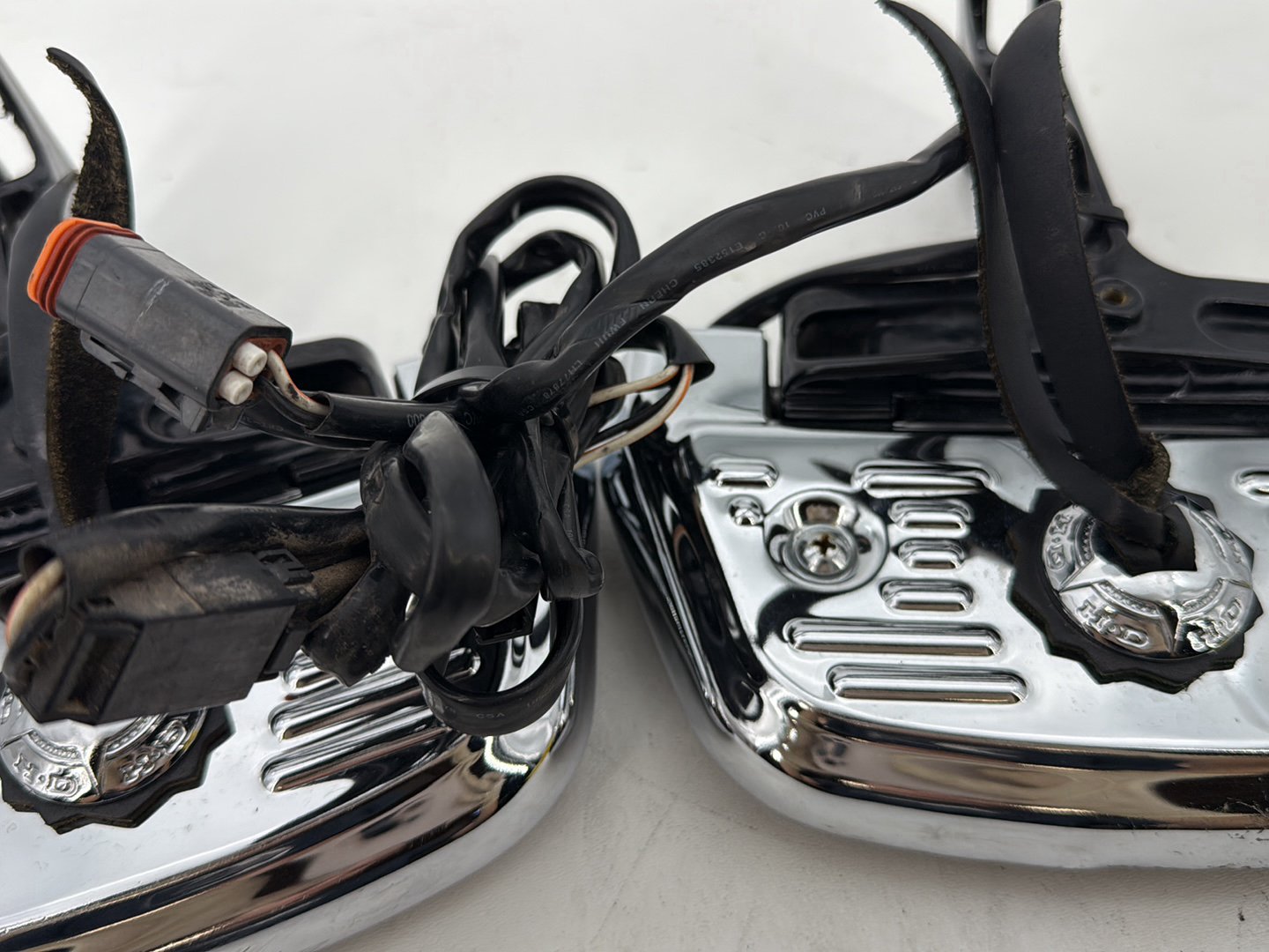 2011 Harley Road King Touring FLHRC Classic OEM Left & Right Passenger Floorboard Foot Rest