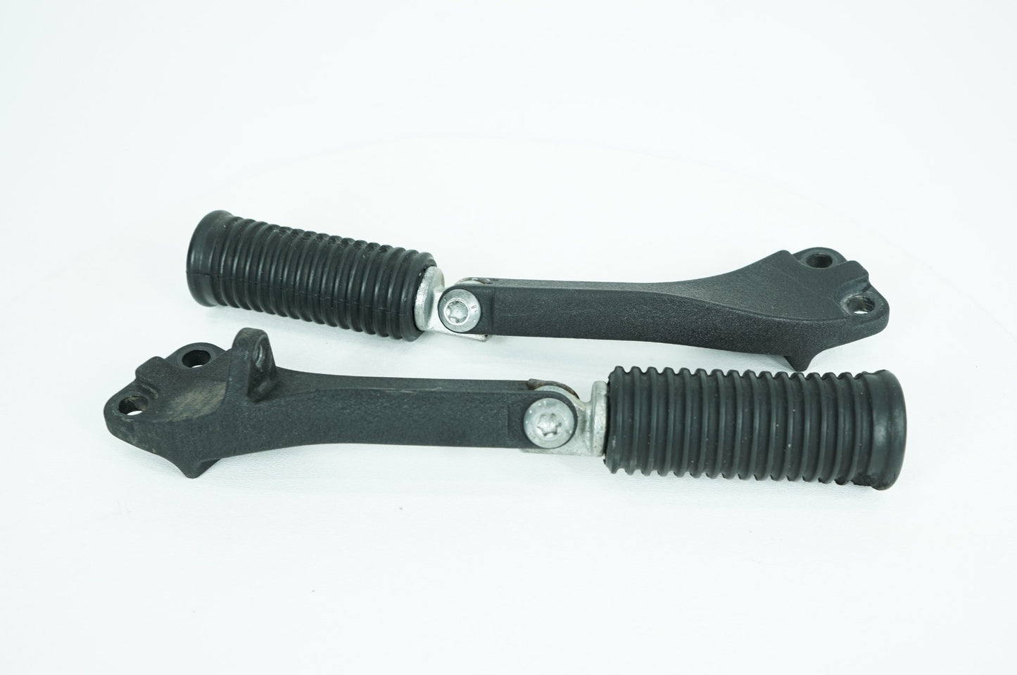 2007 - 2017 Harley-Davidson Dyna Super Glide Custom Passenger Left & Right Foot Pegs 49224-06A