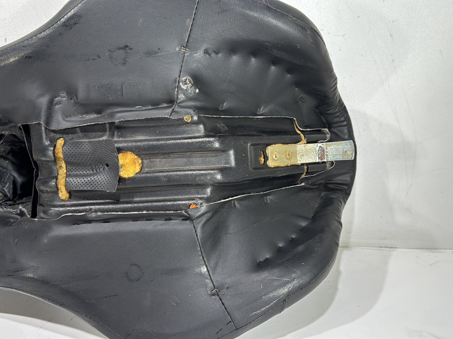 2006 Harley Street Glide Touring FLHXI OEM Passenger Rider Driver Seat Saddle