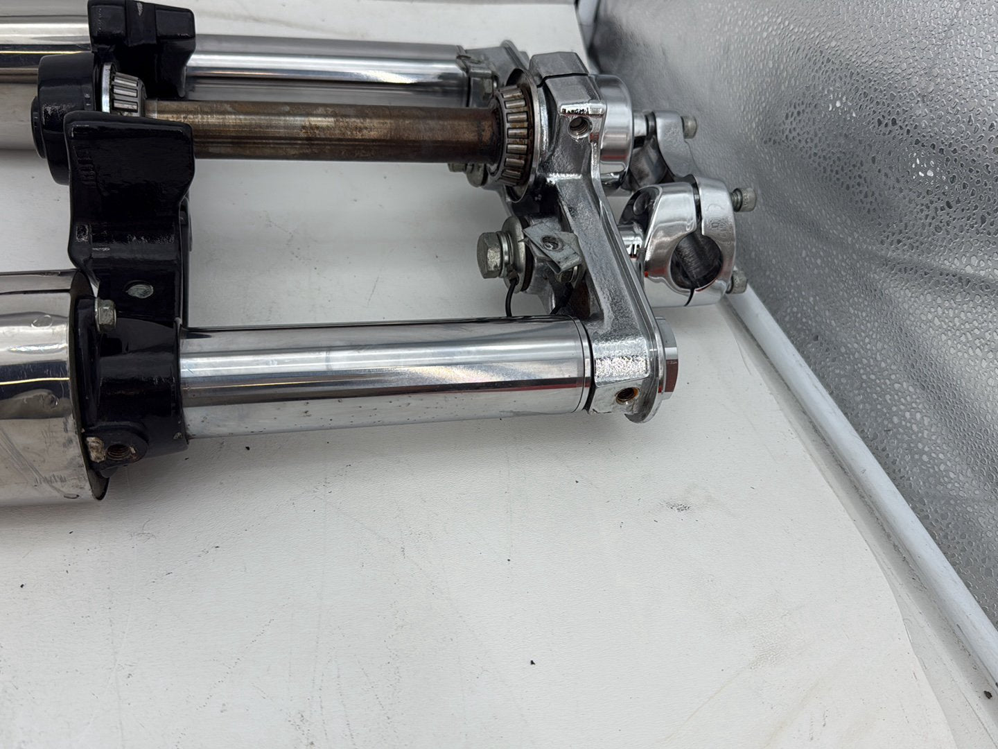 05 Harley Heritage Softail Classic Front Triple Tree Set LH RH Fork Legs Sliders