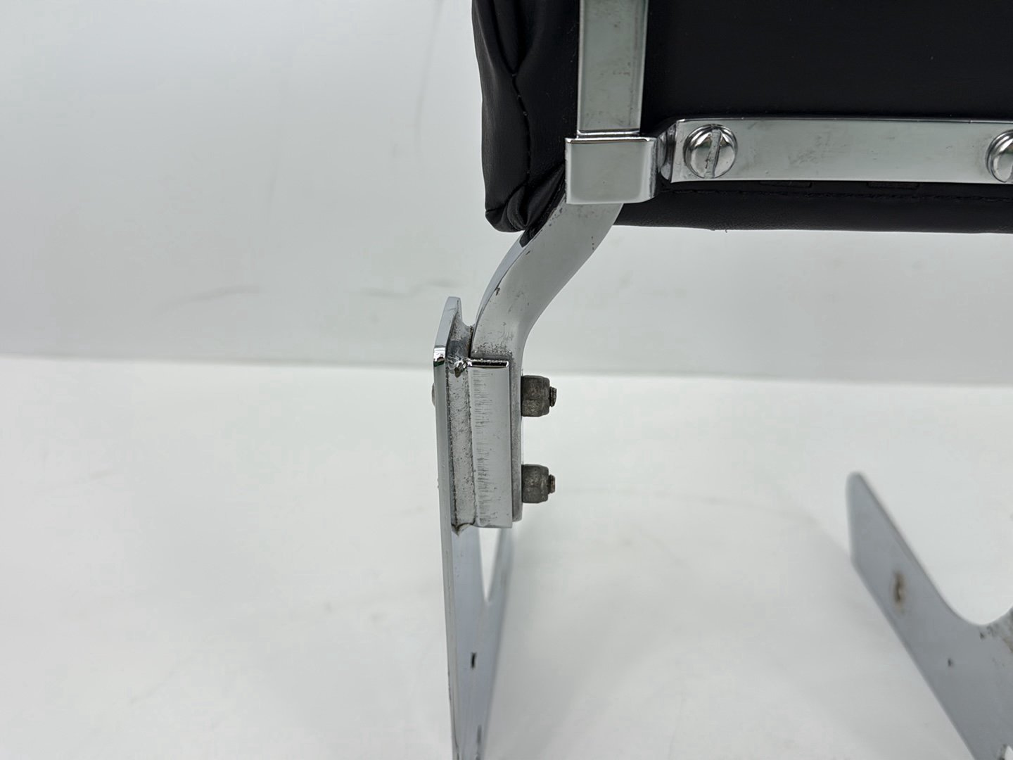 2009 Harley Sportster XL1200C 1200 Custom OEM Rear Sissy Bar w/ Backrest Cushion Pad